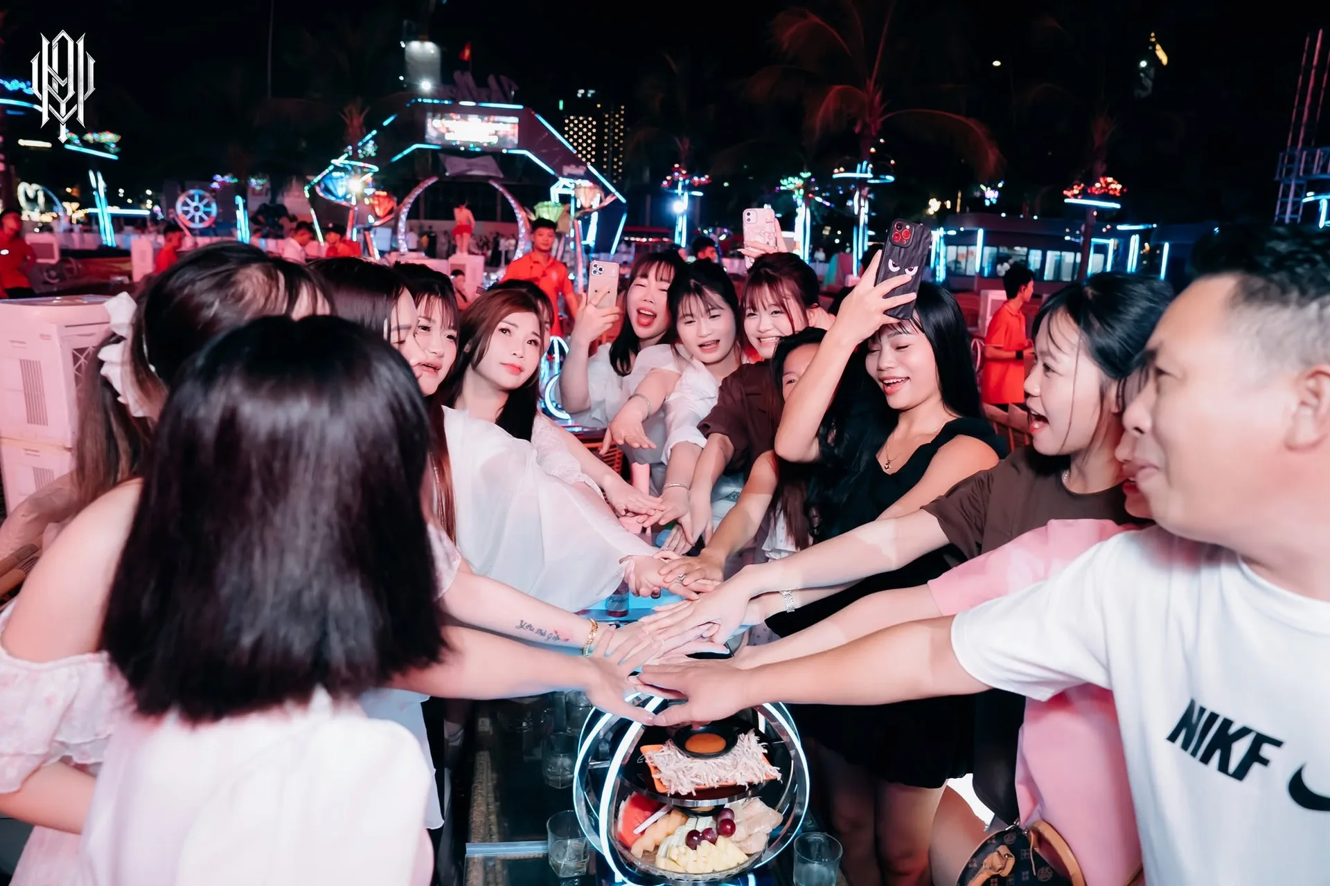 Valley Beach Club — Tiệc sinh nhật tổ chức tại bàn